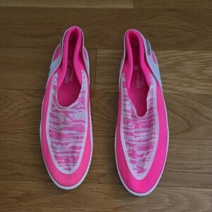 Stylish Pink Women's Slip-On Beach/Pool Shoes